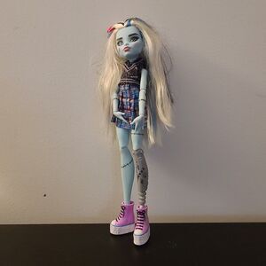 Monster High Frankie Stein G3 Reboot Mattel 2021 Doll